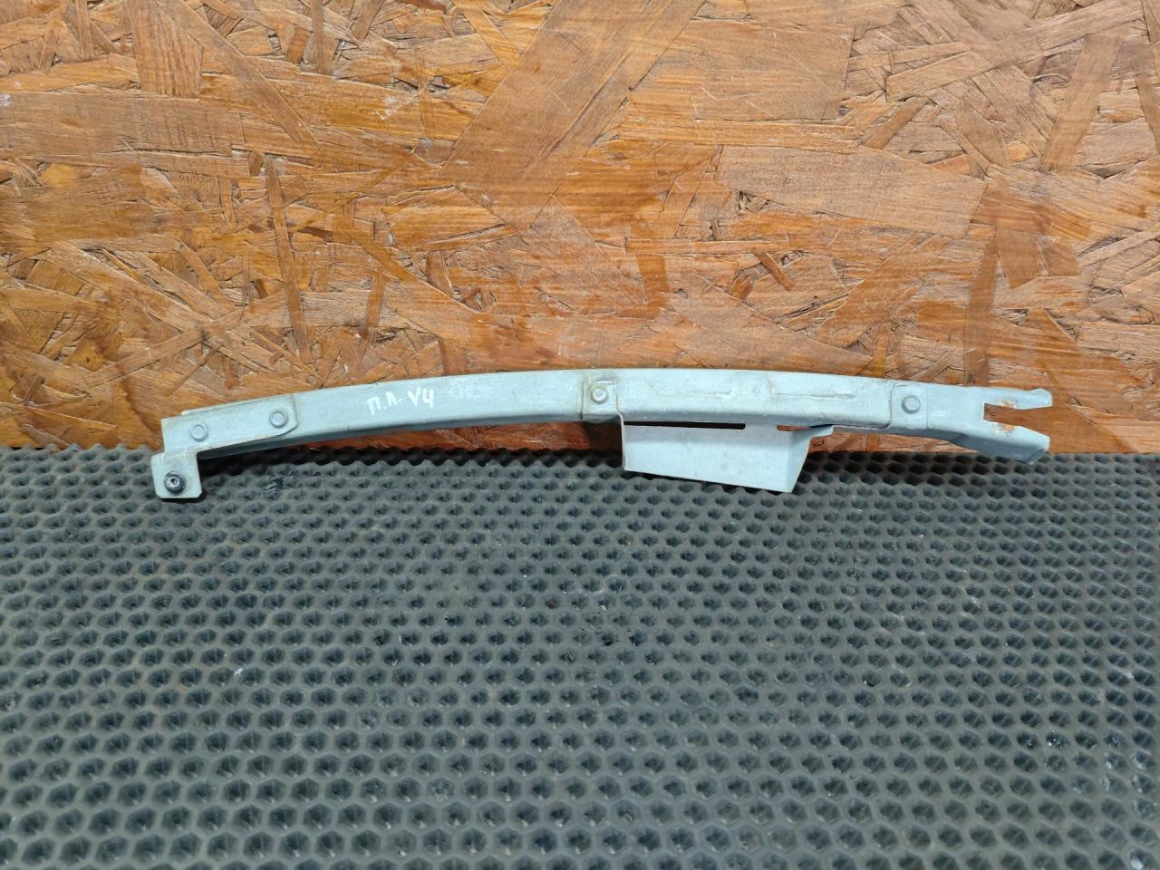 направляющая стекла Volvo V70 2 поколение 2002, 2.4 л., B 5244 T3, бензин, МКПП, универсал - фото №1