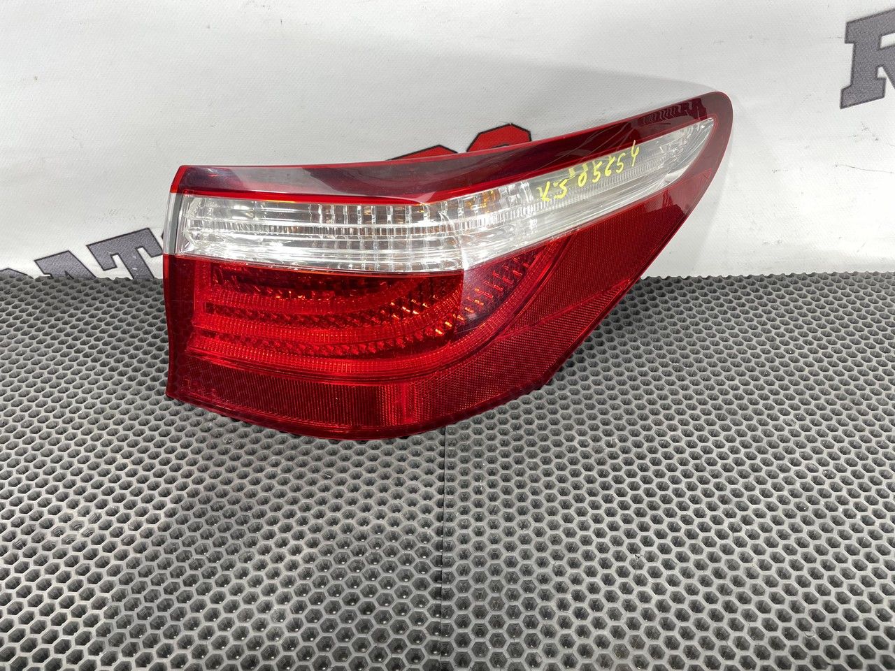 фонарь задний правый Lexus LS 4 поколение (2006 - 2009), 4.6 л., 1UR-FSE, бензин, АКПП, 1f2, седан, задний привод, правый руль, 8155150170 - фото №1