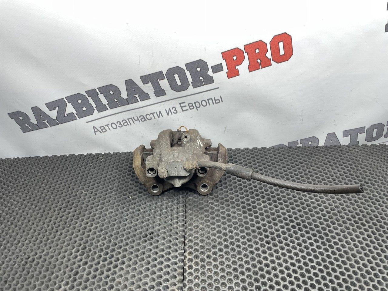 суппорт задний правый Mercedes-Benz E-Класс W212/S212/C207/A207 W212 2009, 2.1 л., OM 651.924, дизель, 6МКПП, 040, седан, задний привод, правый руль, A2124230181, 2124230181 - фото №1