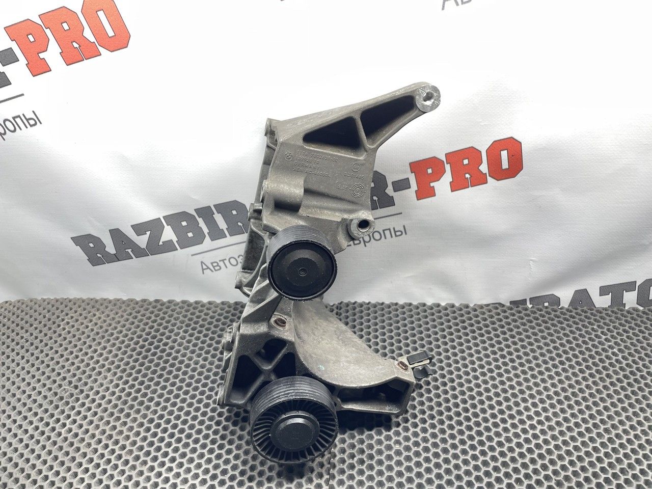 кронштейн компрессора кондиционера BMW 5 серия F07/F10/F11 F11 2010, 3.0 л., N57 D30 A, дизель, АКПП, универсал - фото №1