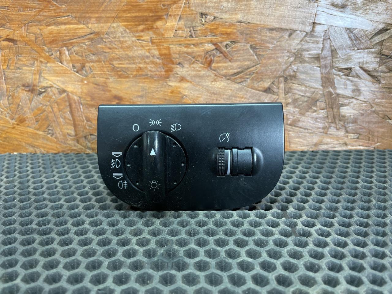 переключатель света Audi TT 8N 1999, 1.8 л., APX, бензин, МКПП, купе, 8N1948531A - фото №1