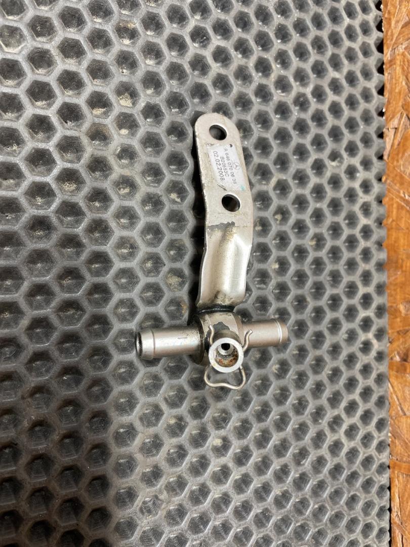 трубка топливная Mercedes-Benz Vito W639 2008, 2.2 л., OM 646.980, дизель, МКПП, микроавтобус - фото №1