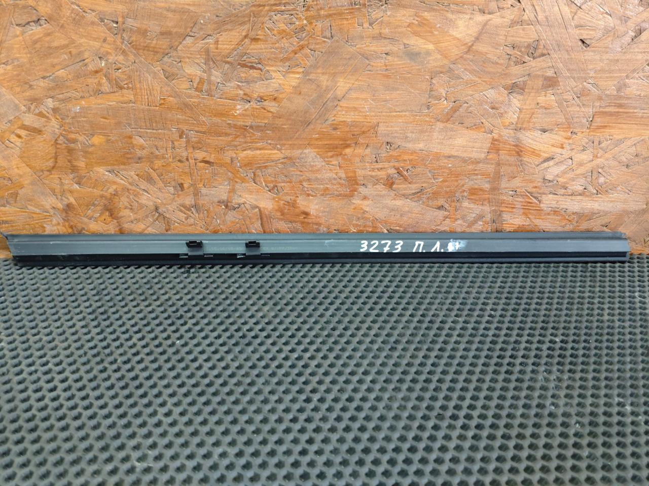 молдинг стекла BMW 3 серия E90/E91/E92/E93 2006, 2.0 л., N46 B20 B, бензин, МКПП, седан - фото №1