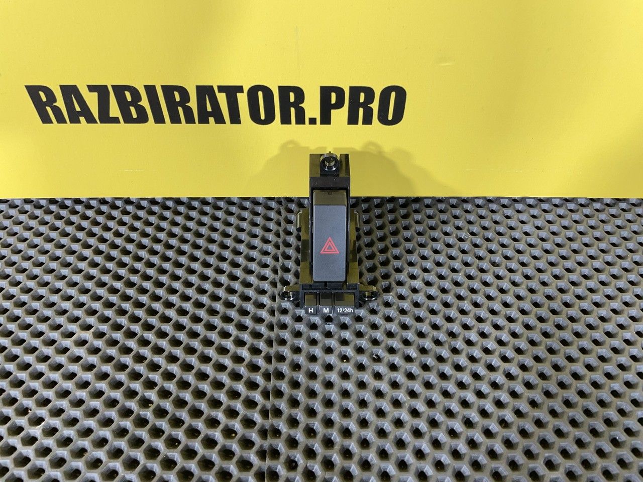 кнопка аварийной сигнализации Mazda 5 CW 2010, 1.6 л., Y655, дизель, МКПП, минивэн, BBP3664H0 - фото №1