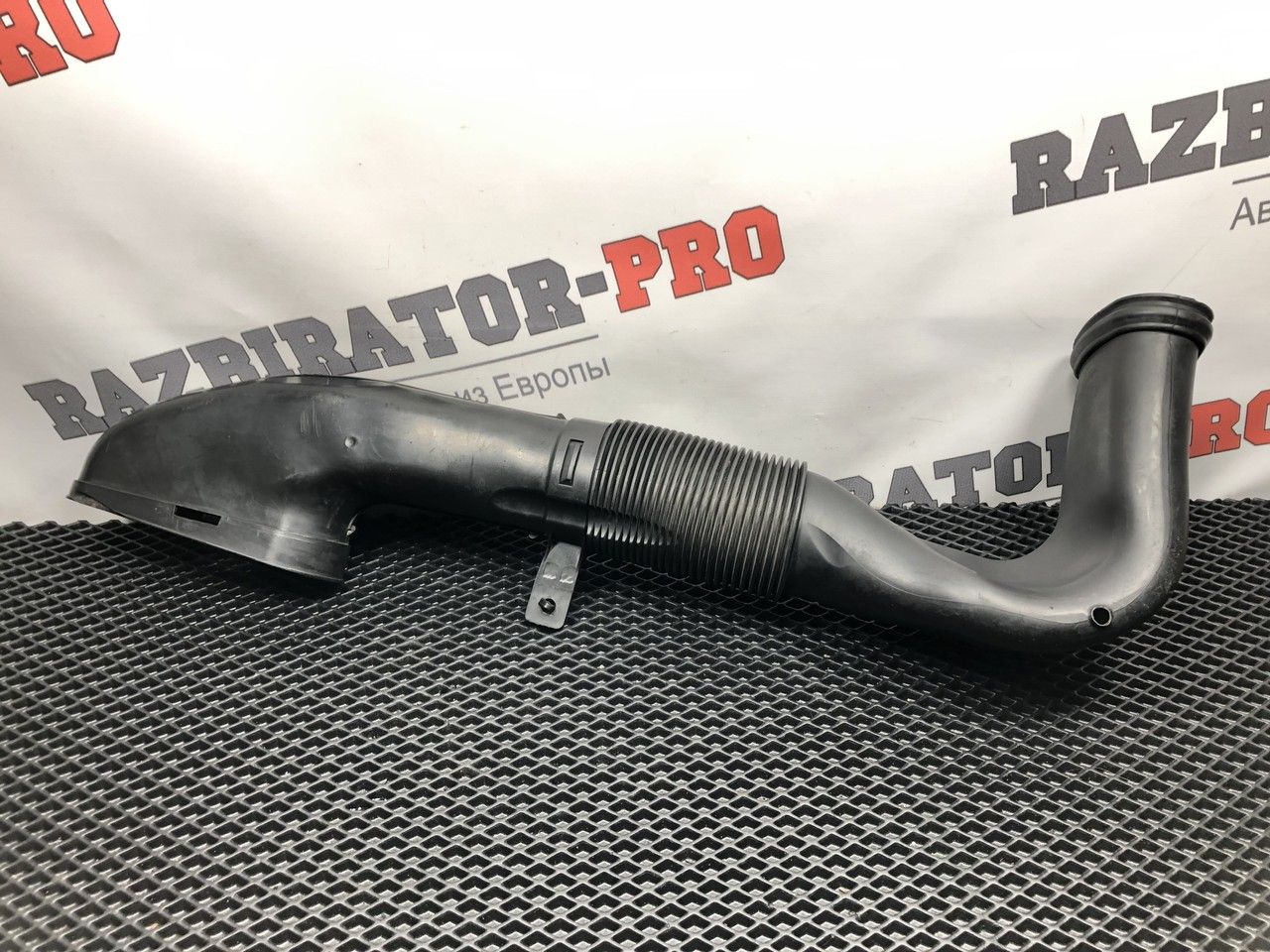 патрубок воздушного фильтра Mercedes-Benz E-Класс W212/S212/C207/A207 W212 2009, 2.1 л., OM 651.924, дизель, 6МКПП, 040, седан, задний привод, правый руль, 6510903437 - фото №1