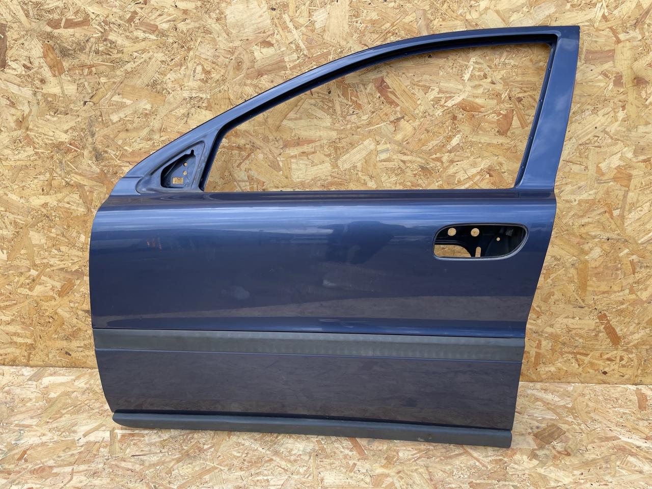дверь передняя левая Volvo V70 2 поколение 2002, 2.4 л., B 5244 T3, бензин, МКПП, универсал - фото №1