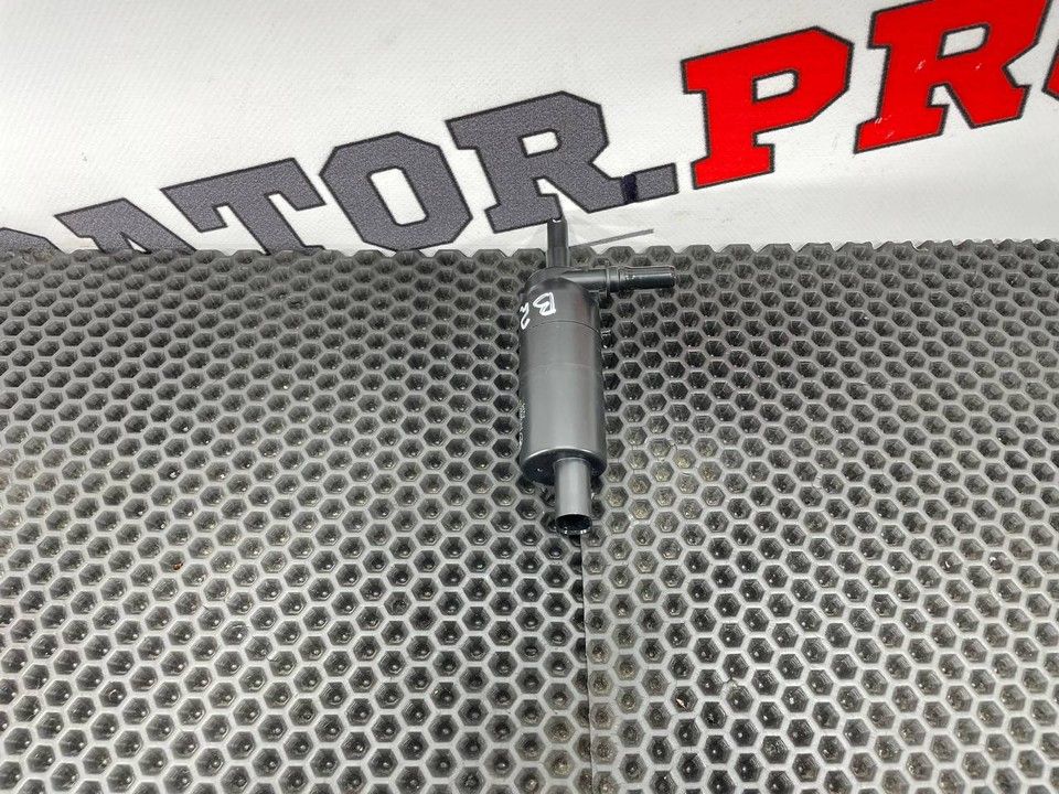 насос (моторчик) омывателя стекла BMW 5 серия F07/F10/F11 F11 2010, 3.0 л., N57 D30 A, дизель, АКПП, универсал, 7217792 - фото №1