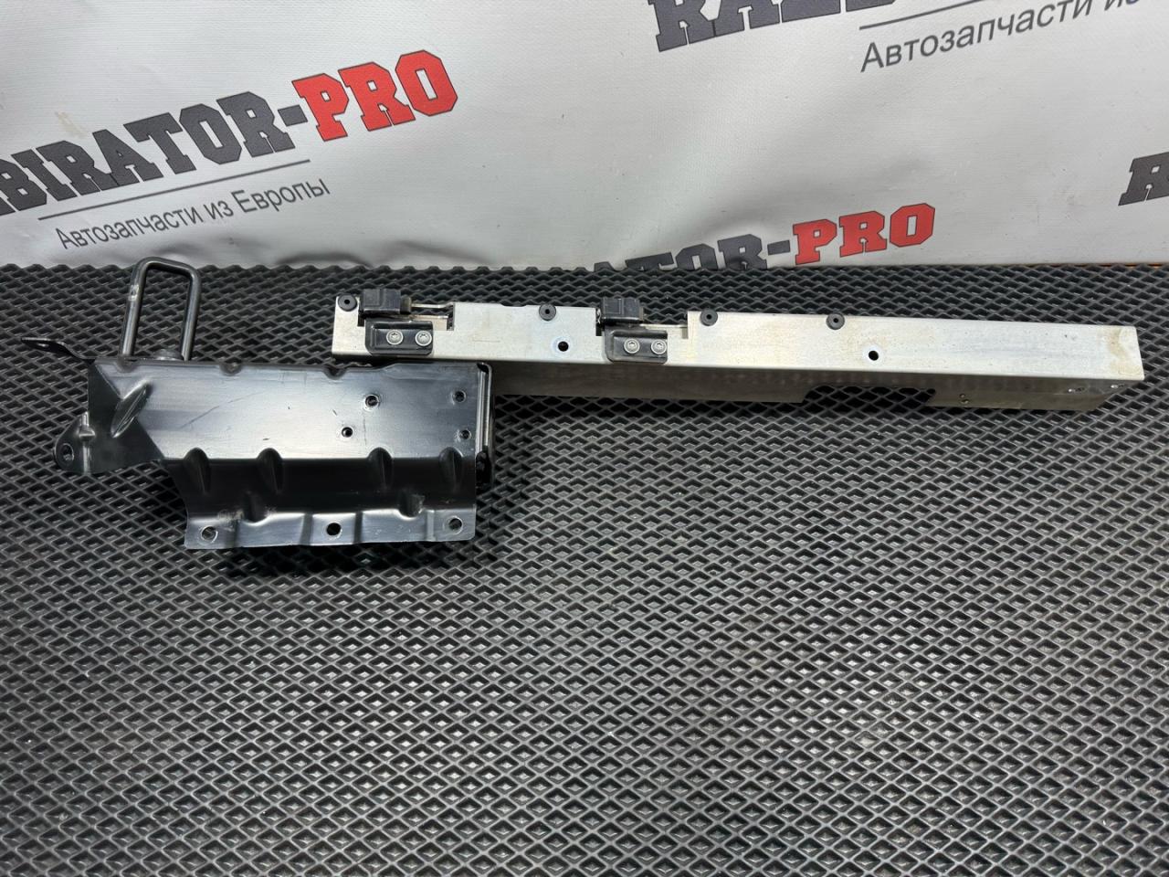 крепеж салона Land Rover Range Rover 3 поколение 2002, 2.9 л., M 57 D 30, дизель, АКПП, внедорожник 5 дв. - фото №1