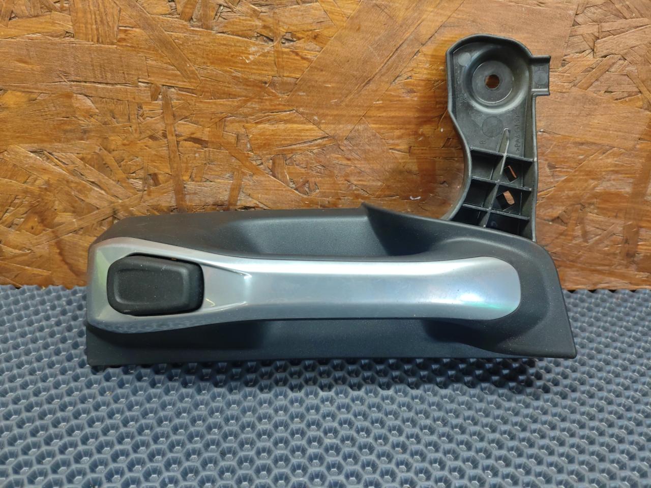 ручка внутренняя задняя правая Ford C-Max 2 поколение CB7 2013, 1.0 л., M2DA, бензин, МКПП, минивэн - фото №1