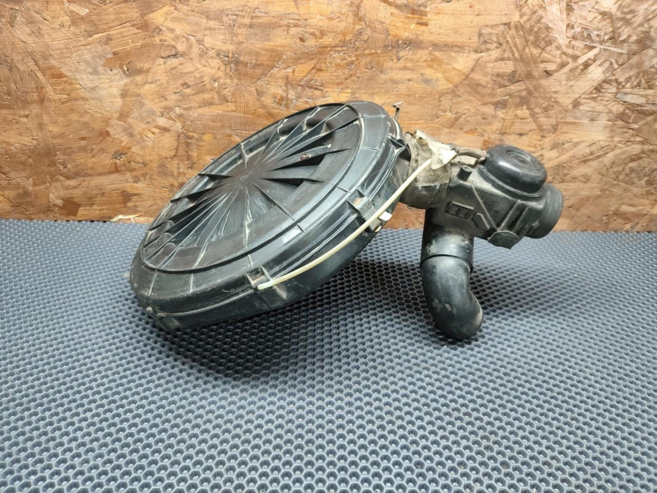 корпус воздушного фильтра Audi 80 B3 (1986 - 1991), 4605285905 - фото №1
