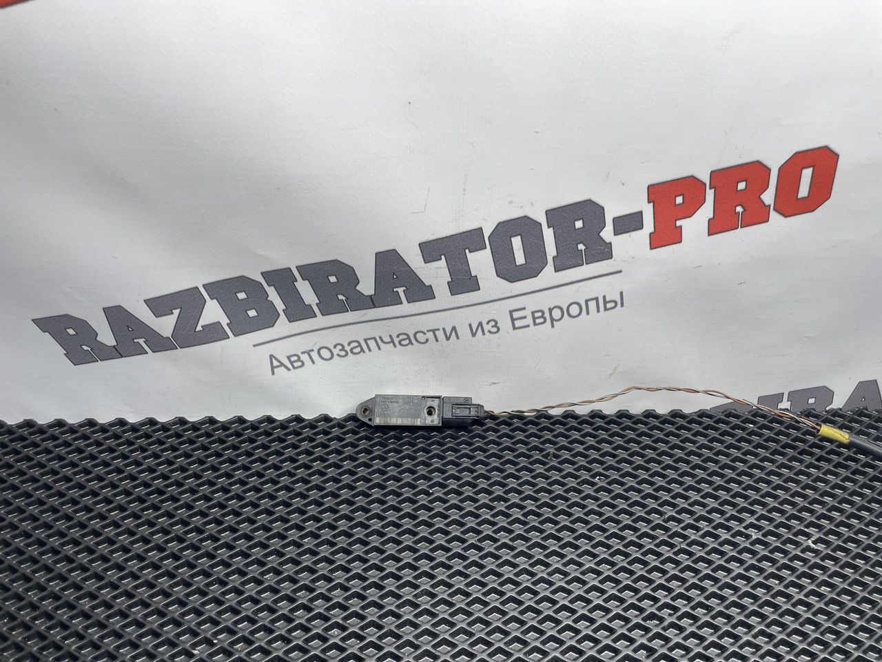 датчик удара Mercedes-Benz E-Класс W211/S211 W211 2003, 1.8 л., M 271.941, бензин, АКПП, c185 melanitschwarz, универсал, правый руль - фото №1