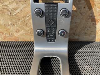 консоль салона Volvo V50 1 поколение [рестайлинг] 2010, 1.6 л., D 4164 T, дизель, МКПП, универсал