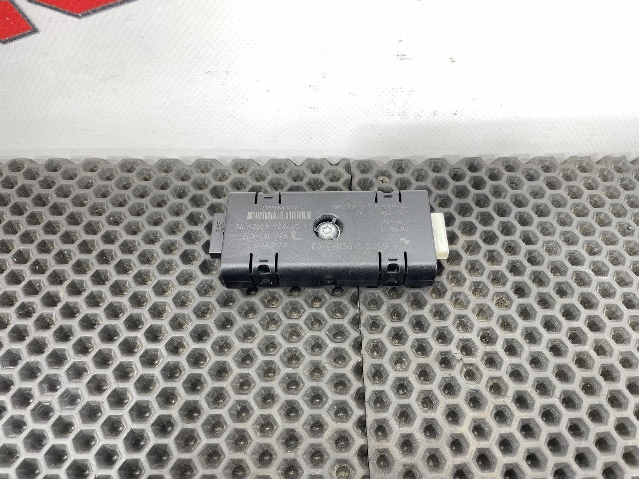 усилитель антенны BMW 5 серия F07/F10/F11 F11 2010, 3.0 л., N57 D30 A, дизель, АКПП, универсал, 6520919986503 - фото №1