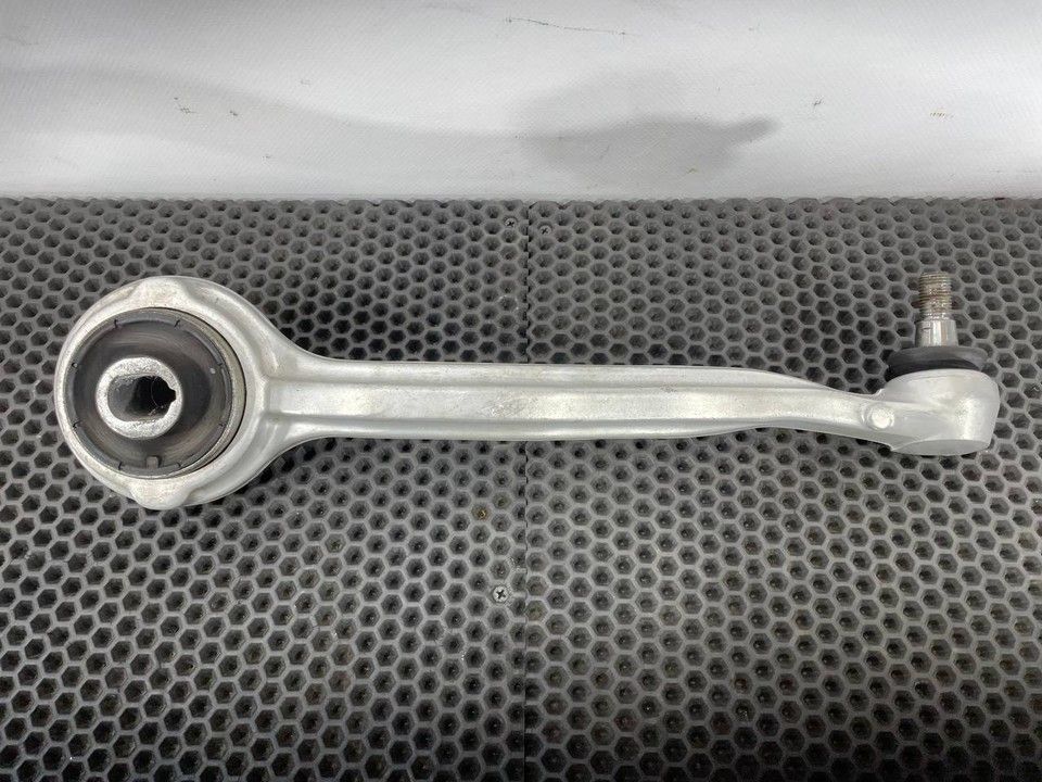 рычаг маятниковый левый Mercedes-Benz C-Класс W203/S203/CL203 2002, 2.0 л., M 111.955, бензин, МКПП, купе, A2033303511 - фото №1