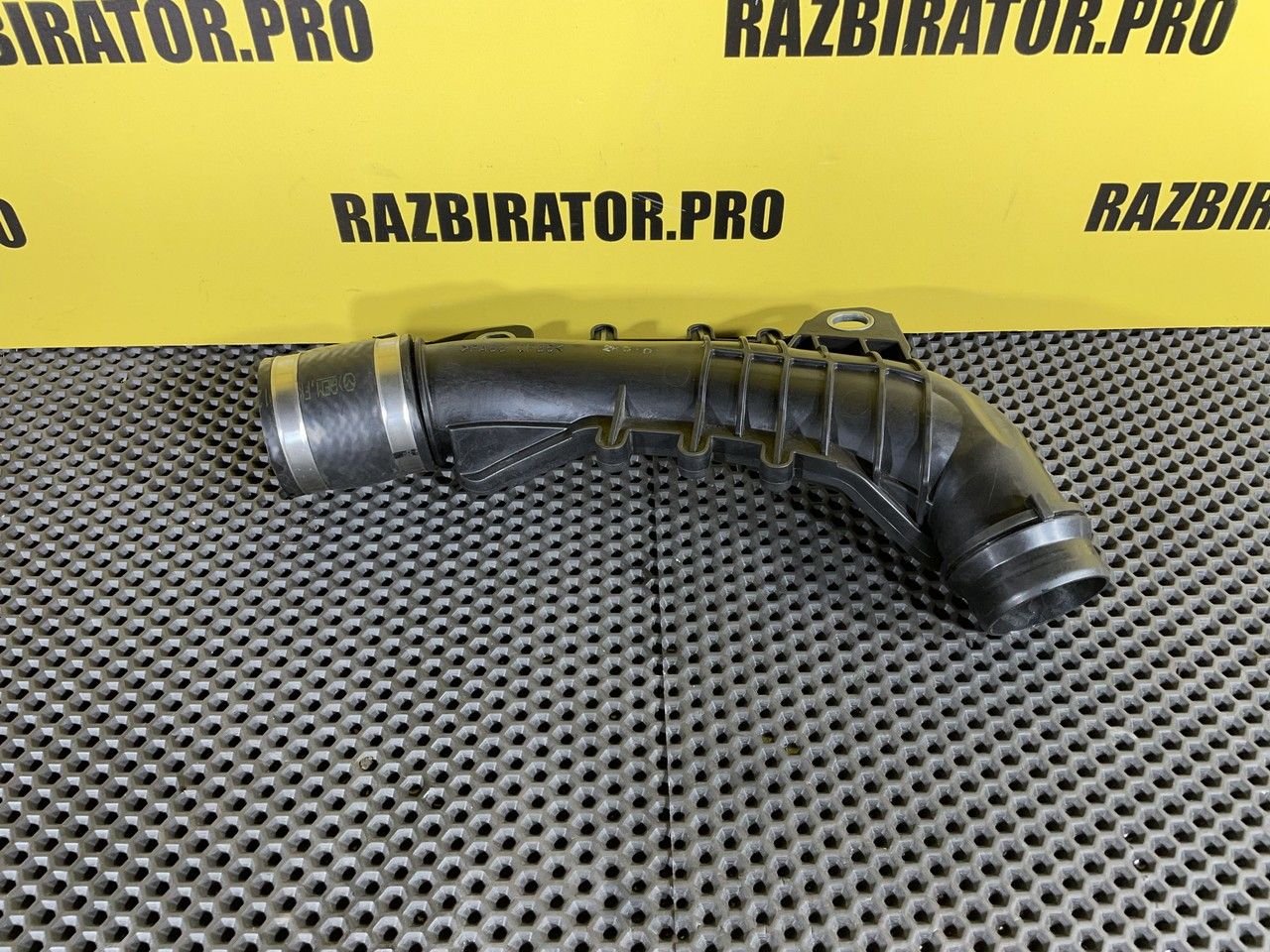 патрубок интеркулера Mazda 6 GJ 2012, 2.2 л., SHY1, дизель, МКПП, универсал, SHY11324X - фото №1