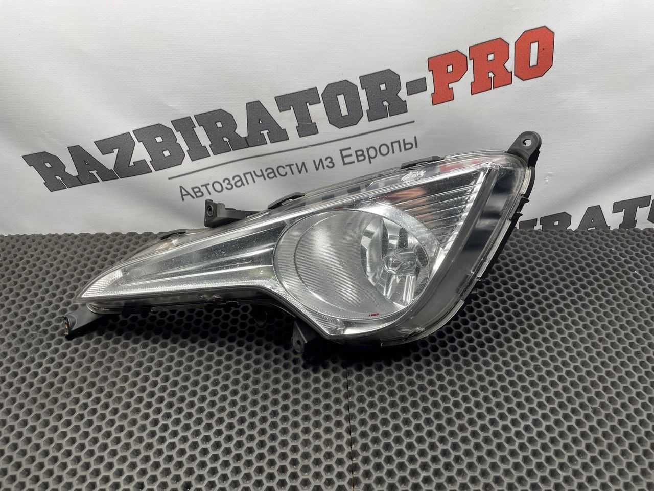 фара противотуманная левая Hyundai i40 1 поколение VF 2011, седан, 922013Z010 - фото №1