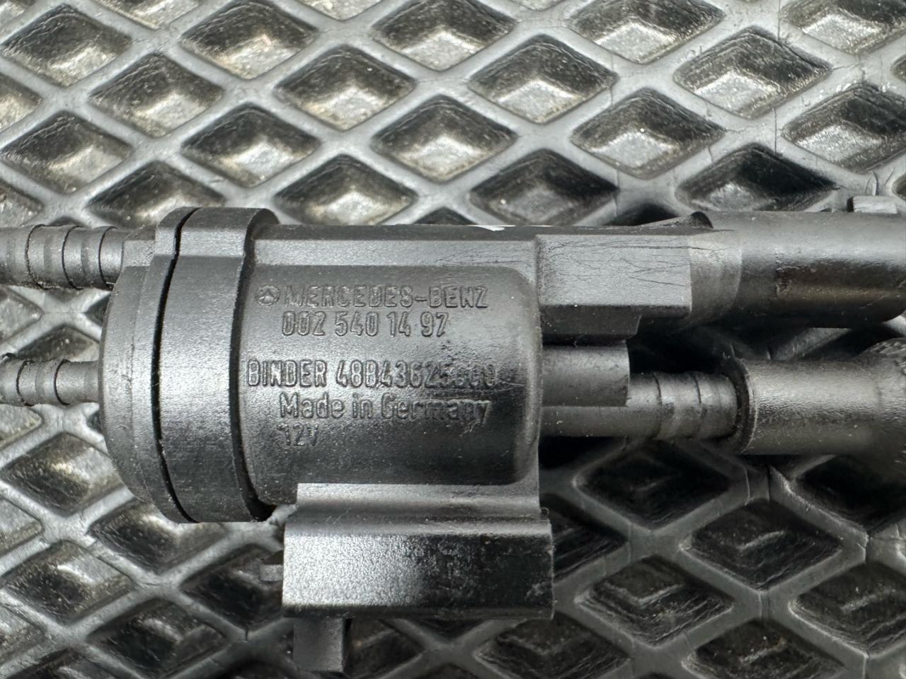 клапан вакуумного управления Mercedes-Benz E-Класс W212/S212/C207/A207 W212 2009, 2.1 л., OM 651.924, дизель, 6МКПП, 040, седан, задний привод, правый руль, A0025401497 - фото №1