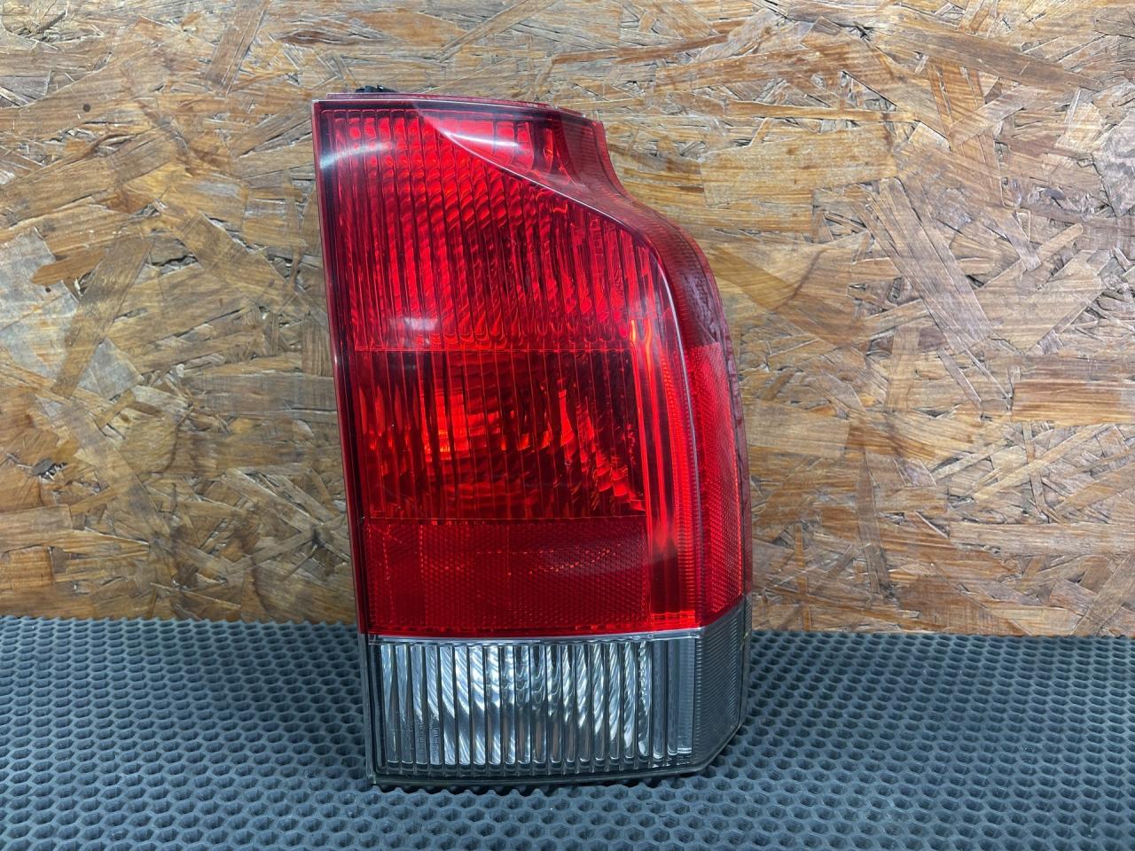 фонарь задний правый Volvo V70 2 поколение 2002, 2.4 л., B 5244 T3, бензин, МКПП, универсал - фото №1