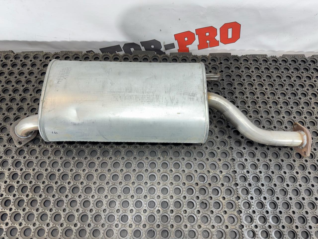 глушитель Land Rover Range Rover 3 поколение 2002, 2.9 л., M 57 D 30, дизель, АКПП, внедорожник 5 дв. - фото №1