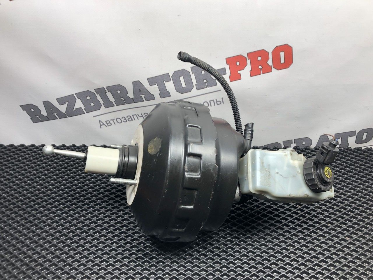 вакуумный усилитель тормозов Volkswagen Sharan 2 поколение 2011, 2.0 л., CFFB, дизель, 6МКПП, 2t, минивэн, передний привод, правый руль, 5N2611301A, 5N0945459A, 7N2614105 - фото №1