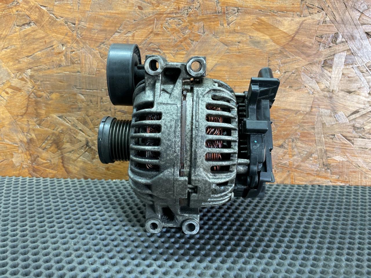 генератор BMW 3 серия E90/E91/E92/E93 2006, 2.0 л., N46 B20 B, бензин, МКПП, седан, 12317532966, 7532966, 11281440378, 1440378 - фото №1