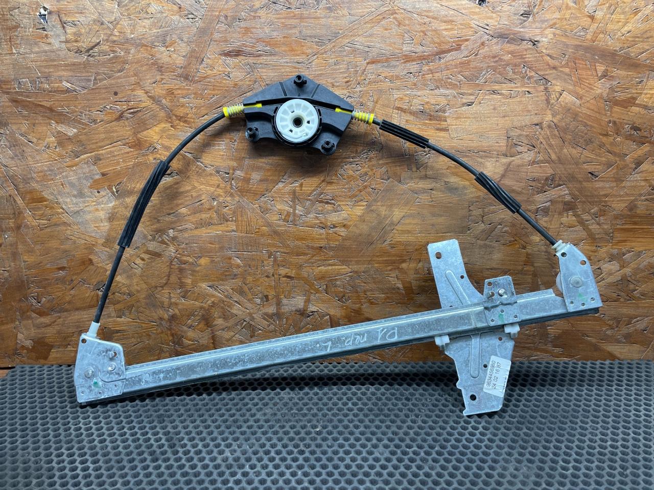 стеклоподъемник передний левый Peugeot 307 1 поколение 2002, 1.6 л., NFU (TU5JP4), бензин, МКПП, универсал - фото №1
