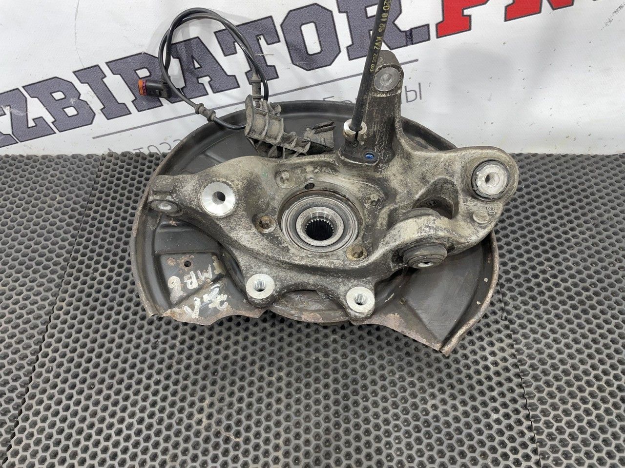 кулак задний левый Mercedes-Benz E-Класс W212/S212/C207/A207 W212 2009, 2.1 л., OM 651.924, дизель, 6МКПП, 040, седан, задний привод, правый руль, A2123502108 - фото №1