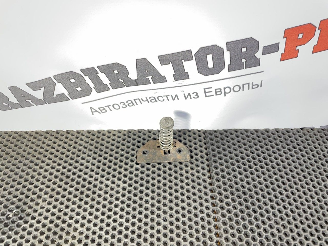 замок капота Volvo XC90 1 поколение 2006, 2.4 л., D 5244 T, дизель, АКПП, 455 titanium grey pearl, внедорожник 5 дв., правый руль - фото №1