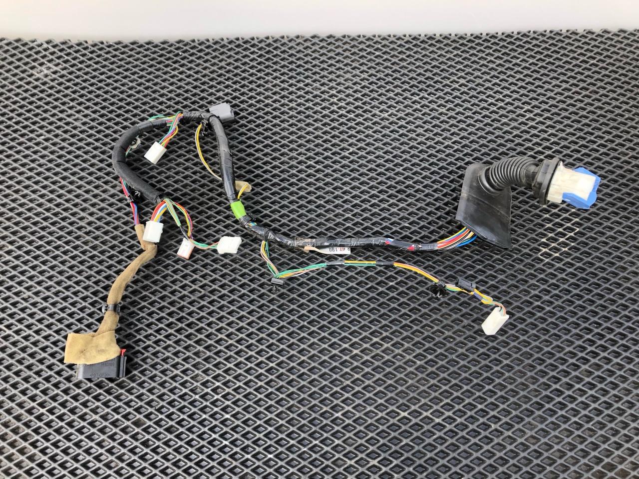 дверная проводка Mazda 5 CW 2010, 1.6 л., Y655, дизель, МКПП, минивэн, CG28-67-190, 71588146 - фото №1