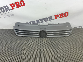 решетка радиатора Volkswagen Polo 5 поколение (2009 - 2015), 6RU853651A