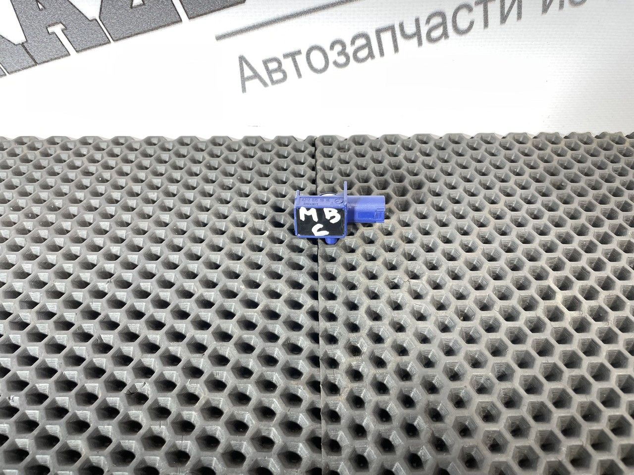 датчик удара Mercedes-Benz E-Класс W212/S212/C207/A207 W212 2009, 2.1 л., OM 651.924, дизель, 6МКПП, 040, седан, задний привод, правый руль, A2128204926 - фото №1