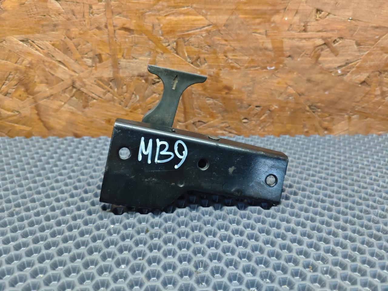 захватный крюк капота Mercedes-Benz E-Класс W211/S211 2004, 2.7 л., OM 647.961, дизель, МКПП, седан - фото №1