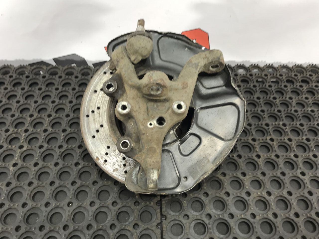 кулак поворотный правый Mercedes-Benz E-Класс W212/S212/C207/A207 W212 2009, 2.1 л., OM 651.924, дизель, 6МКПП, 040, седан, задний привод, правый руль, A2123300025, 2123300025, A2123322401, A2123320800, 2123322401, 2123320800 - фото №1