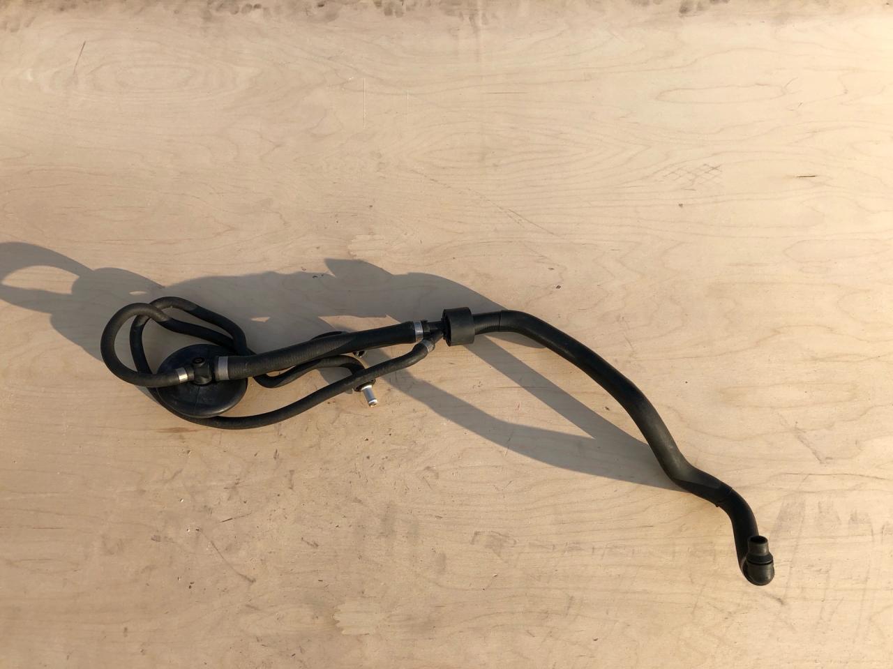 патрубок отопителя (печки) Mercedes-Benz E-Класс W211/S211 W211 2003, 1.8 л., M 271.941, бензин, АКПП, c185 melanitschwarz, универсал, правый руль, A2118300196, 2118300196, A2118320298, 2118320298 - фото №1