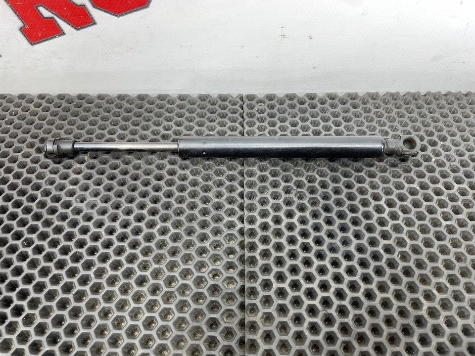 амортизатор капота Land Rover Range Rover 3 поколение 2002, 2.9 л., M 57 D 30, дизель, АКПП, внедорожник 5 дв., BKK760010 - фото №1