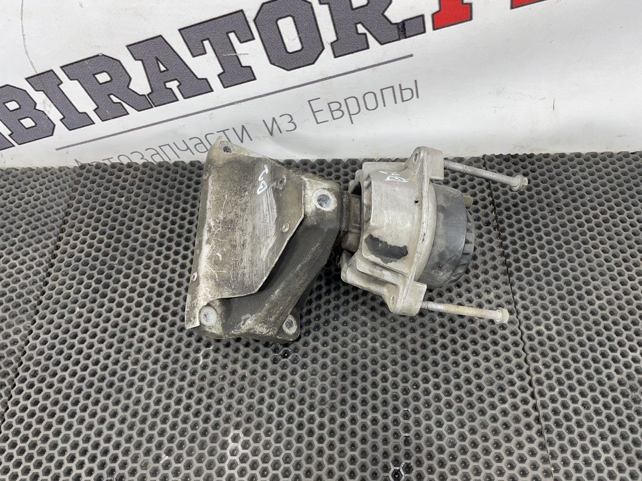 подушка крепления двигателя BMW 5 серия F07/F10/F11 F11 2010, 3.0 л., N57 D30 A, дизель, АКПП, универсал, 22116777371 - фото №1