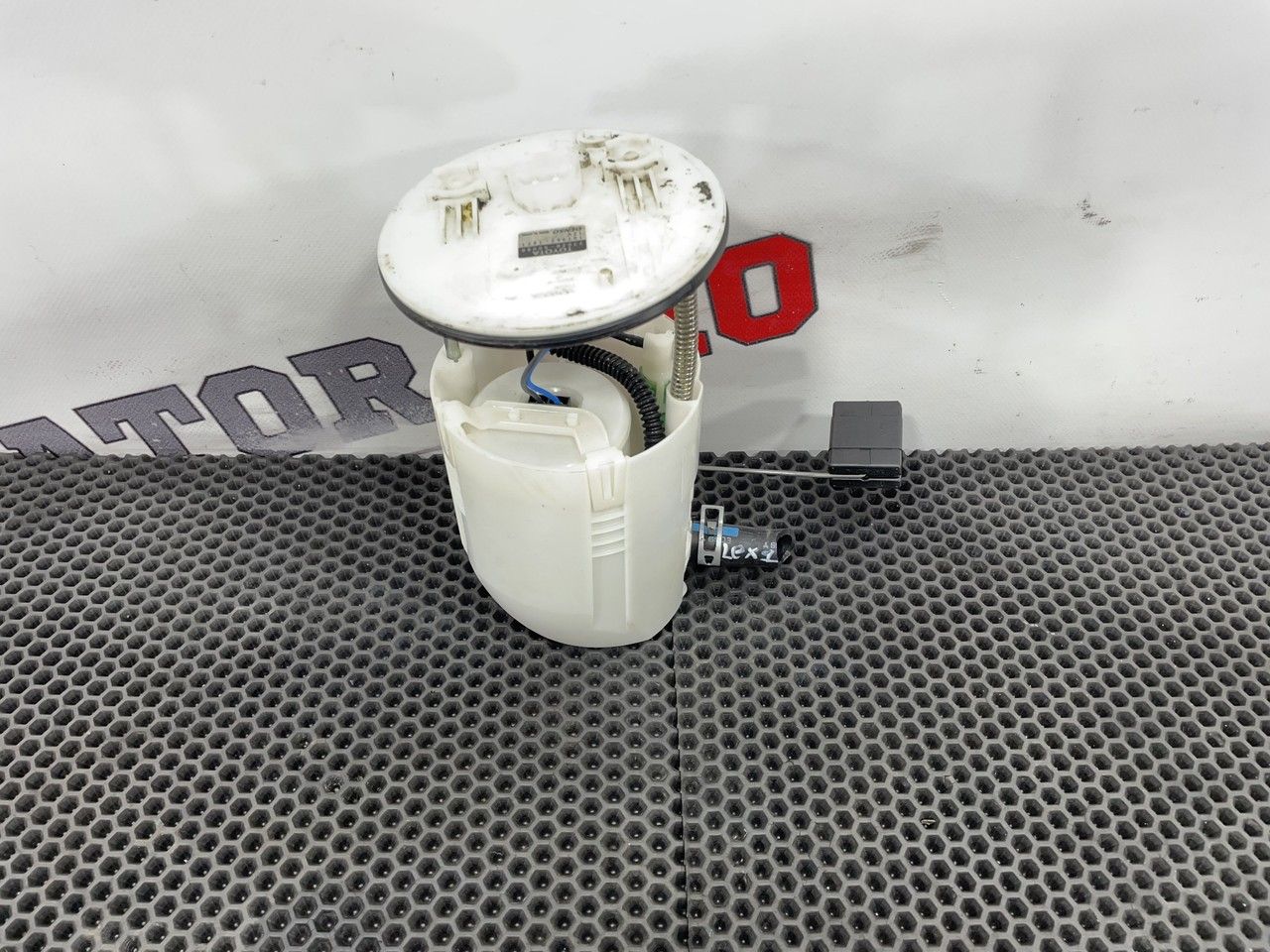 насос топливный Lexus LS 4 поколение (2006 - 2009), 4.6 л., 1UR-FSE, бензин, АКПП, 1f2, седан, задний привод, правый руль, 7702050080 - фото №1