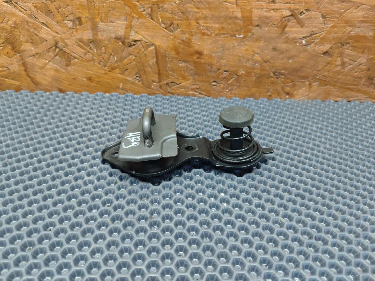 петля замка капота Mercedes-Benz E-Класс W211/S211 2004, 2.7 л., OM 647.961, дизель, МКПП, седан - фото №1