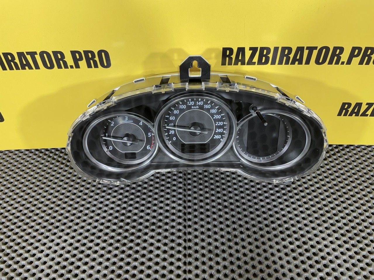 щиток приборов (приборная панель) Mazda 6 GJ 2012, 2.2 л., SHY1, дизель, МКПП, универсал, KD4555430 - фото №1