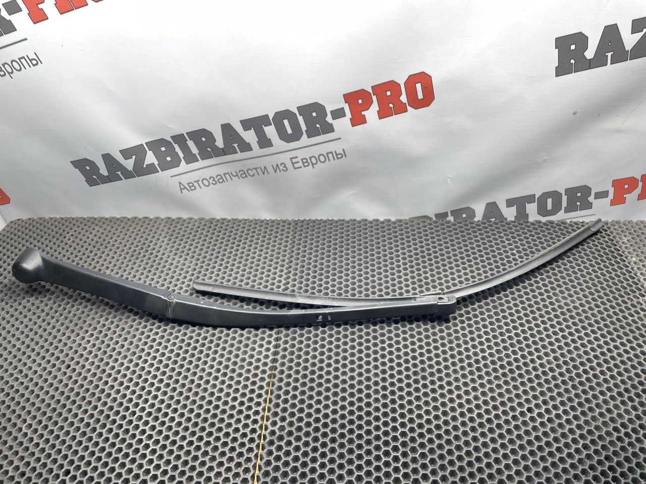 щеткодержатель (поводок стеклоочистителя, дворник) Land Rover Range Rover 3 поколение 2002, 2.9 л., M 57 D 30, дизель, АКПП, внедорожник 5 дв., DKB000200PMD - фото №1