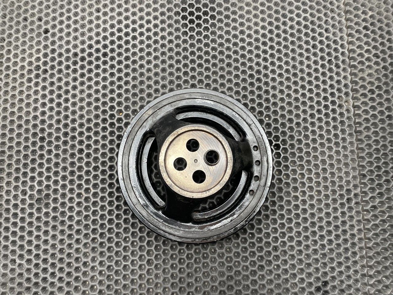 шкив Mercedes-Benz E-Класс W212/S212/C207/A207 W212 2009, 2.1 л., OM 651.924, дизель, 6МКПП, 040, седан, задний привод, правый руль, A6510300803 - фото №1