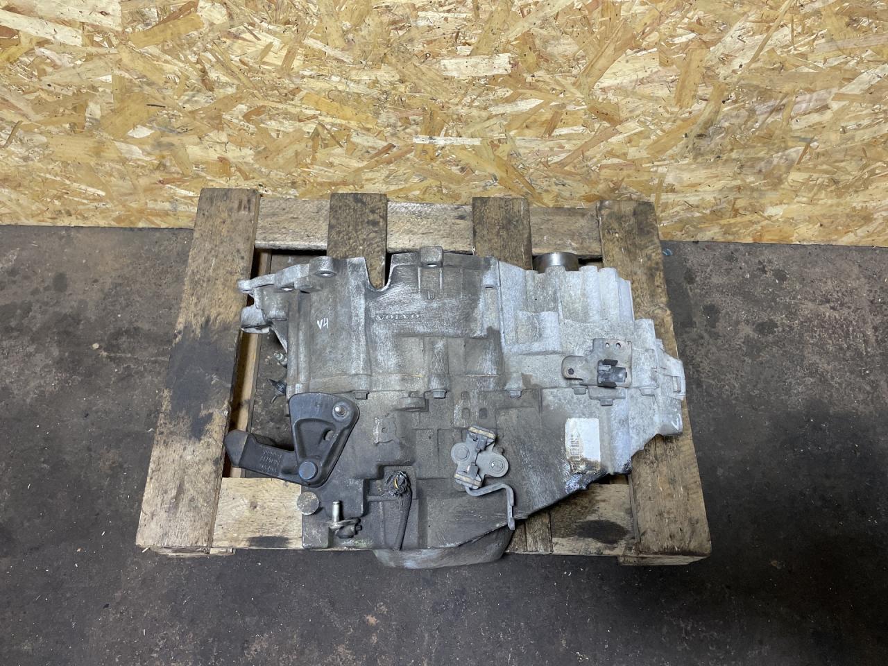 КПП механическая (МКПП) Volvo V70 2 поколение 2002, 2.4 л., B 5244 T3, бензин, МКПП, универсал - фото №1