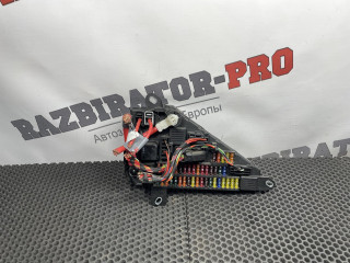 блок предохранителей BMW 5 серия E60/E61 [рестайлинг] E60 2008, 2.0 л., N47 D20 A, дизель, АКПП, 354 titansilber metallic, седан, правый руль, 518956057