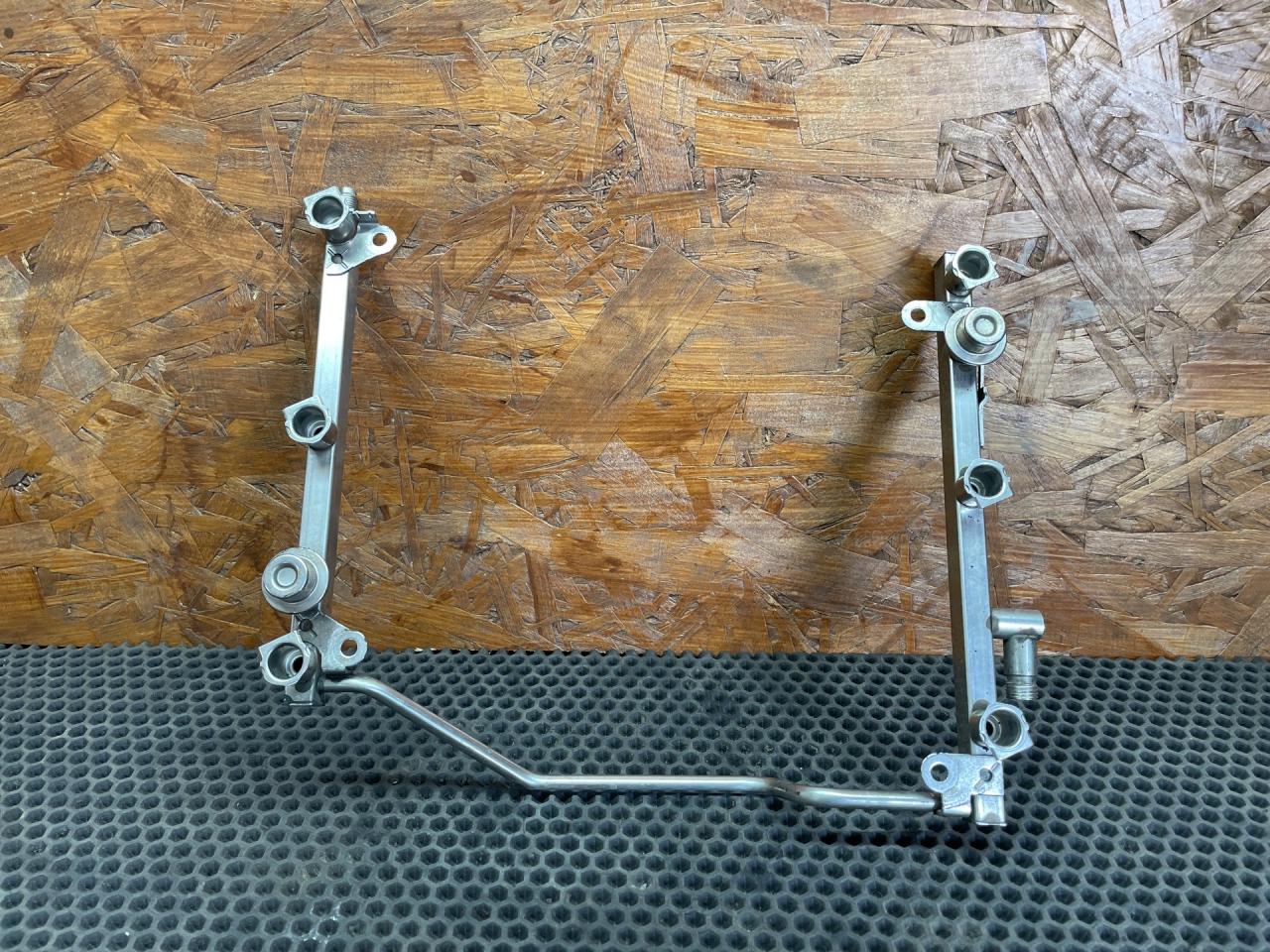 топливная рампа Mercedes-Benz E-Класс W211/S211 2005, 3.0 л., M 272.944, бензин, АКПП, универсал, A2720700995, 2720700995 - фото №1