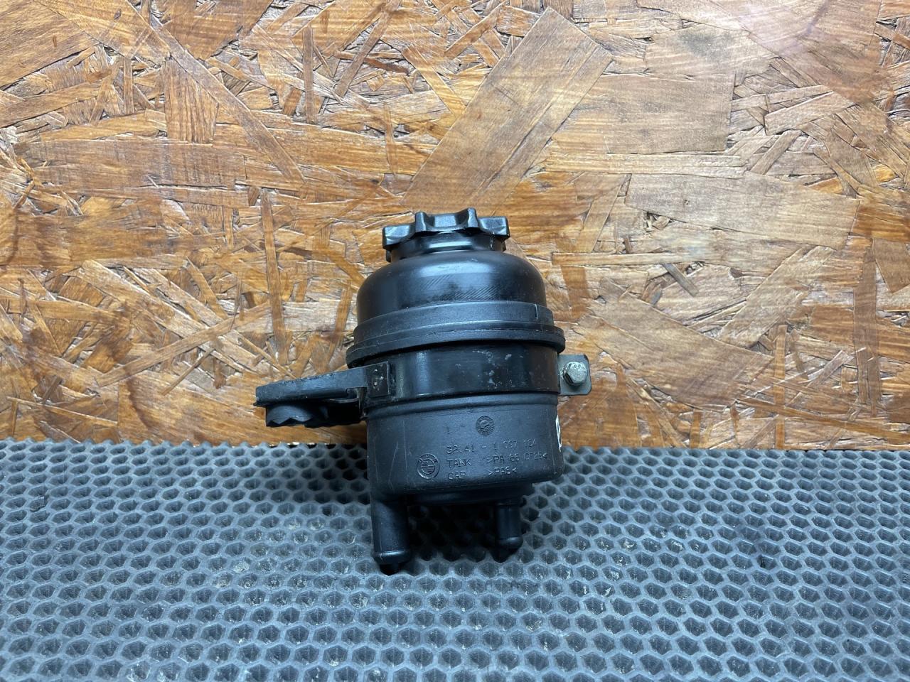 бачок тормозной жидкости BMW 3 серия E90/E91/E92/E93 2006, 2.0 л., N46 B20 B, бензин, МКПП, седан - фото №1