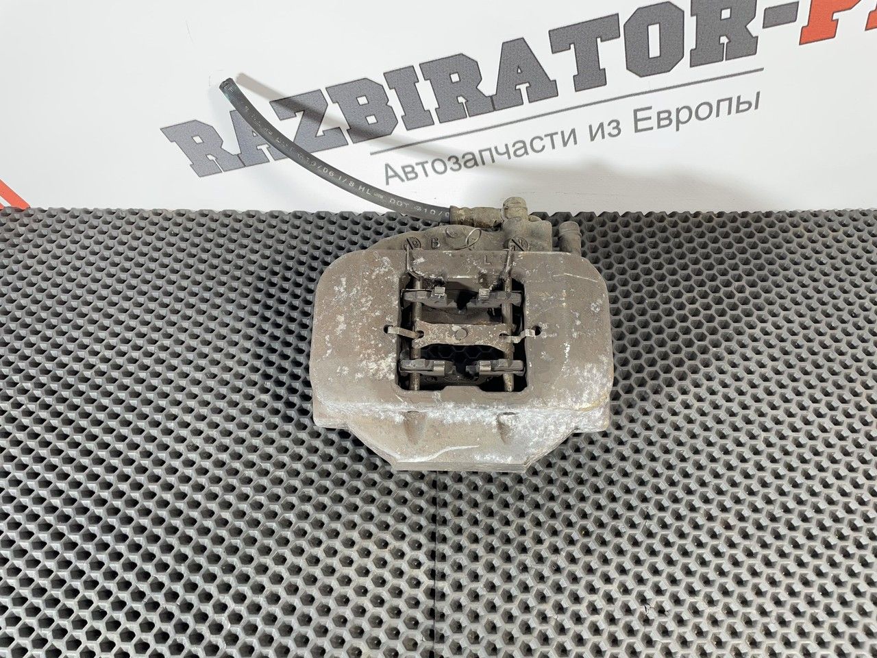 суппорт задний левый Lexus LS 4 поколение (2006 - 2009), 4.6 л., 1UR-FSE, бензин, АКПП, 1f2, седан, задний привод, правый руль, 4785050150 - фото №1