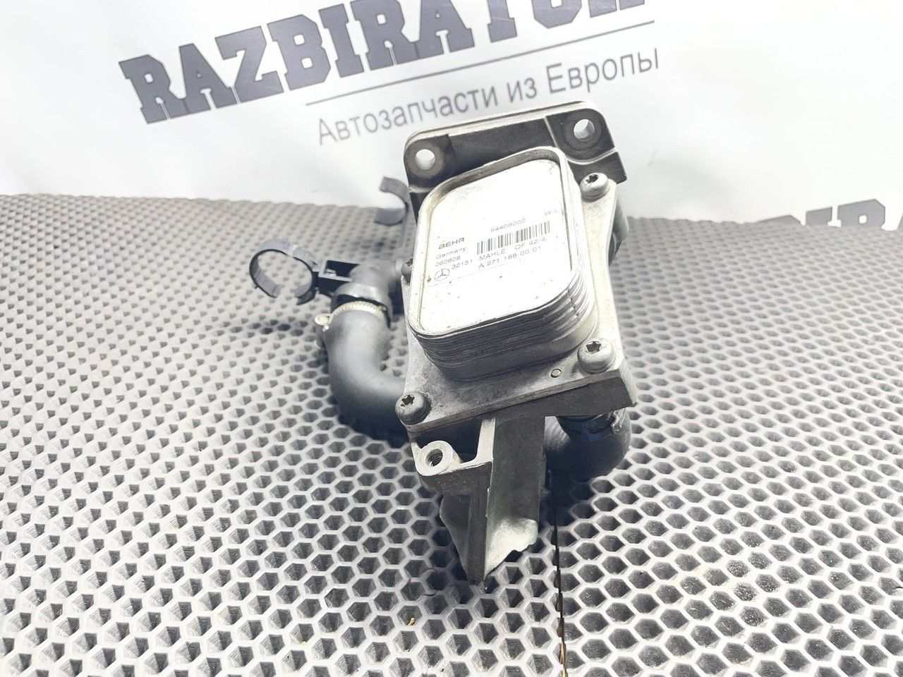 радиатор масляный Mercedes-Benz E-Класс W211/S211 W211 2003, 1.8 л., M 271.941, бензин, АКПП, c185 melanitschwarz, универсал, правый руль, A2711880001 - фото №1