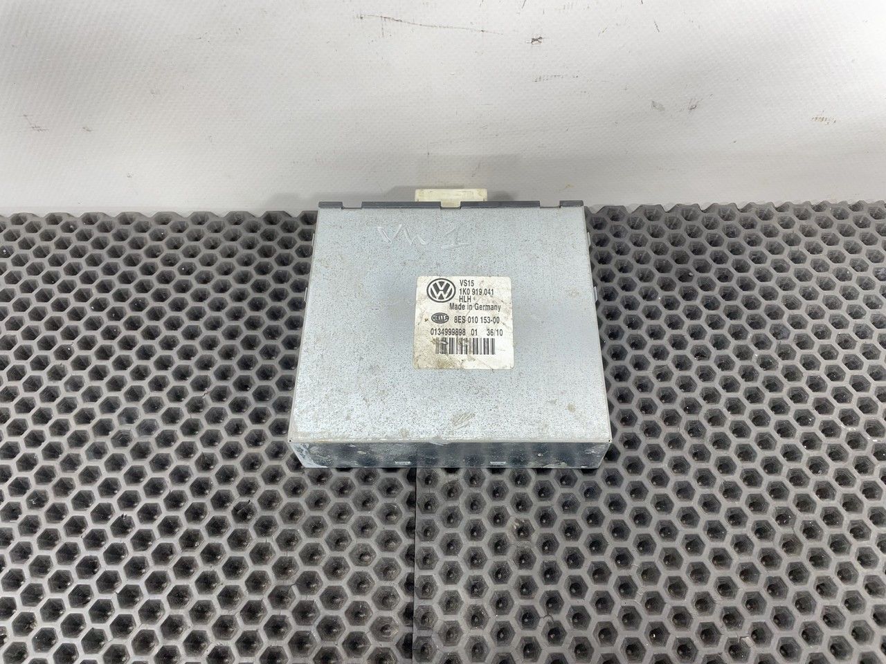 блок управления аккумулятором Volkswagen Sharan 2 поколение 2011, 2.0 л., CFFB, дизель, 6МКПП, 2t, минивэн, передний привод, правый руль, 1K0919041 - фото №1