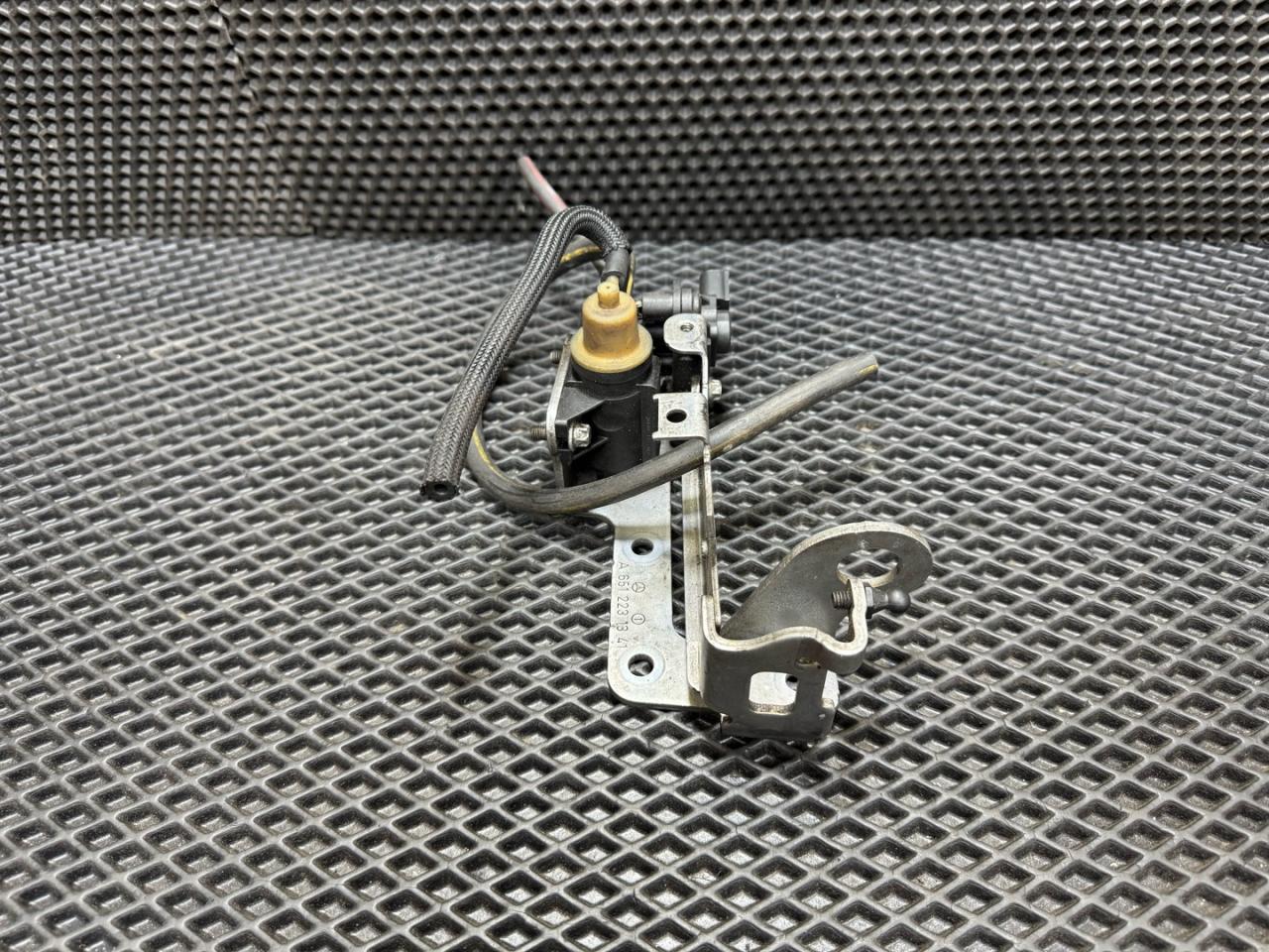 клапан управления турбиной (актуатор) Mercedes-Benz E-Класс W212/S212/C207/A207 W212 2009, 2.1 л., OM 651.924, дизель, 6МКПП, 040, седан, задний привод, правый руль, A6512231341, 6512231341 - фото №1