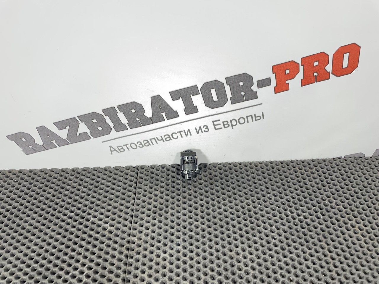 датчик температуры Mercedes-Benz E-Класс W211/S211 W211 2003, 1.8 л., M 271.941, бензин, АКПП, c185 melanitschwarz, универсал, правый руль, A2118300272 - фото №1